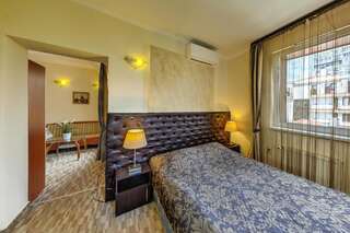 Отель Hotel Cheap София Стандартный двухместный номер с 1 кроватью или 2 отдельными кроватями-1